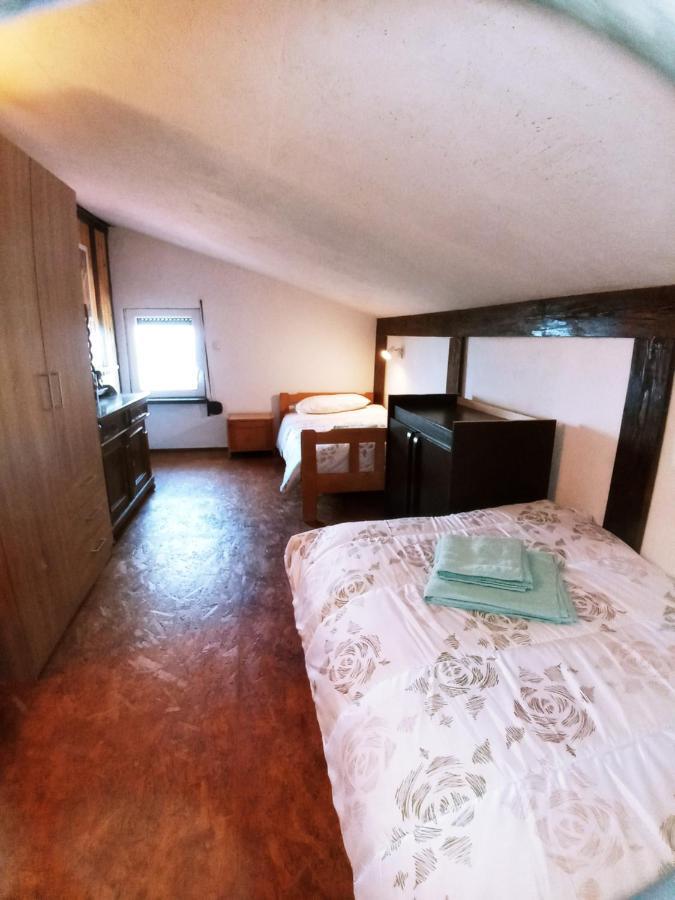 Apartments Pomjan Pogled Na Gore Exterior photo